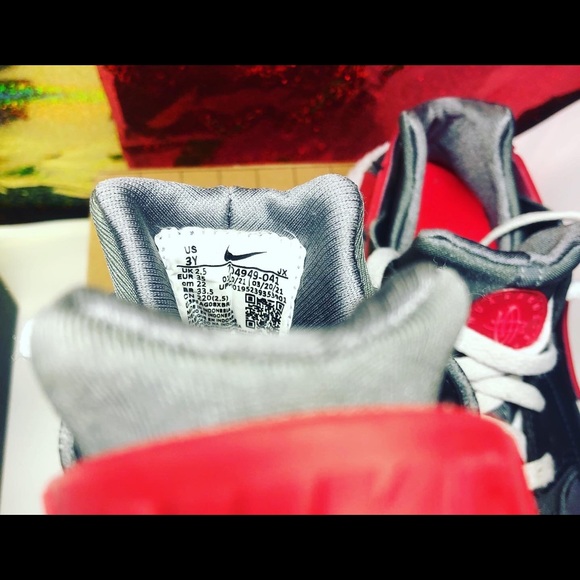 NIKE HUARACHES RUN
DARK SMOKE GREY UNV RED
Sz 3Y 
ADIDAS CLASSIC
Clean. 
2Y - Picture 4 of 8